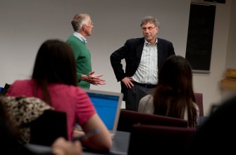 Journalism professor Nicholas Daniloff introduces Martin Baron, editor of The Boston Globe, to his ethics class.