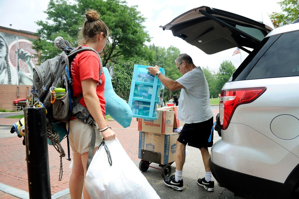 Jackie Birnbaum, S'18, unpacks her belongings with the help of her dad, Bruce Birnbaum, outside the Behrakis Health Sciences Center on Friday.