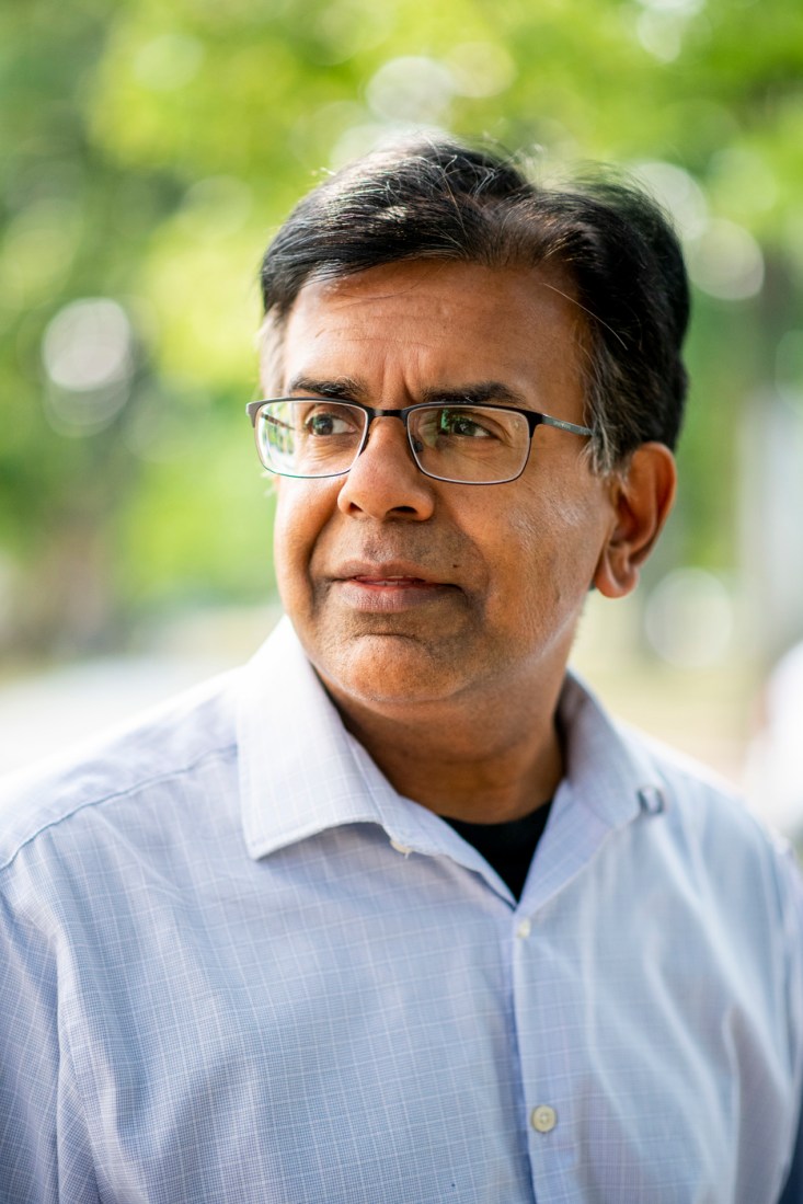 headshot of Mansoor Amiji