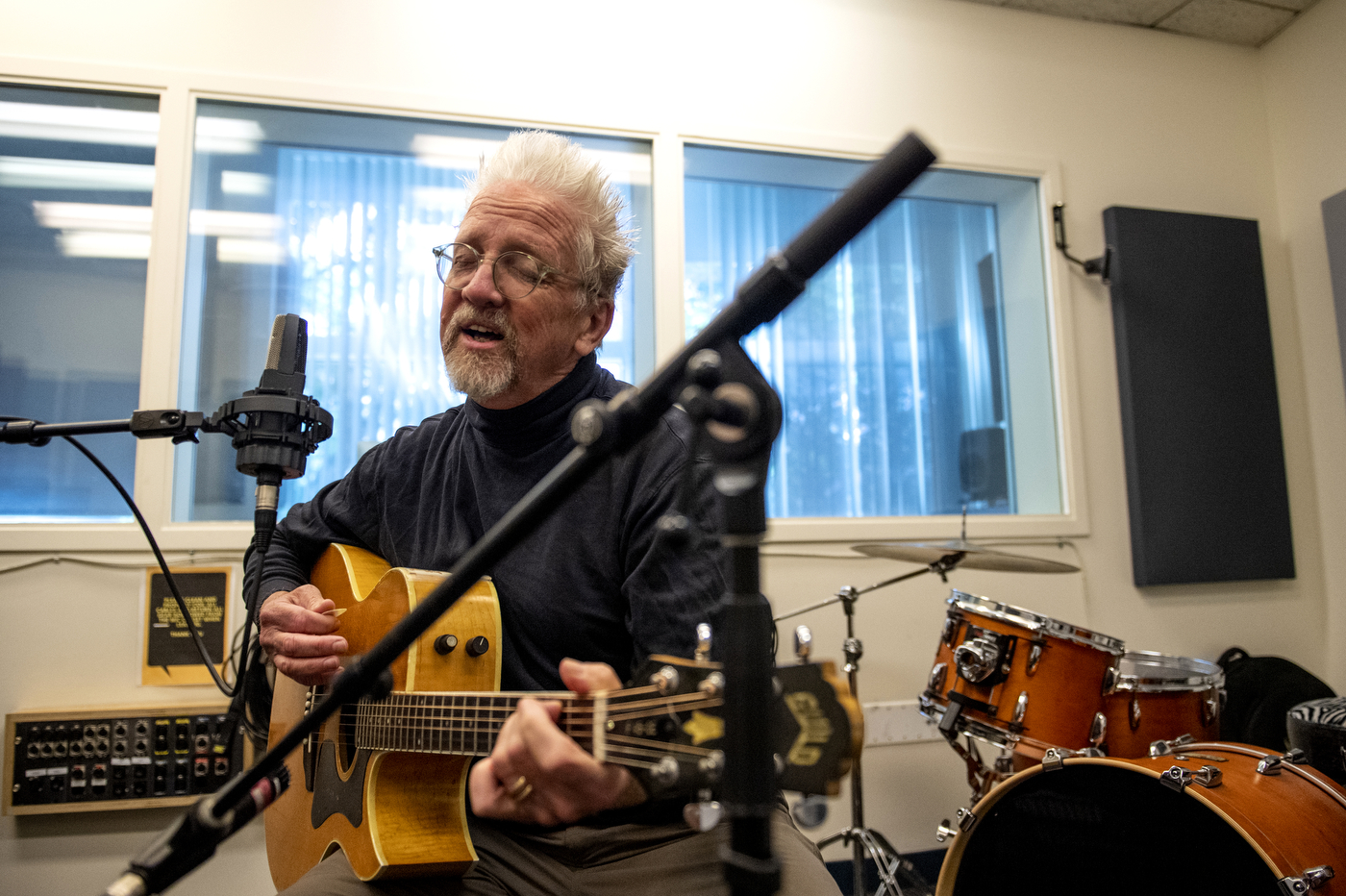 Dave Herlihy singing and playing guitar