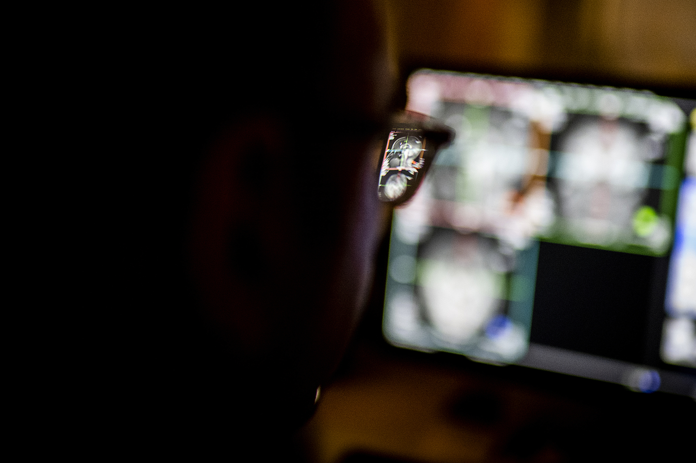 Viewing a computer screen through eyeglasses, at an angle