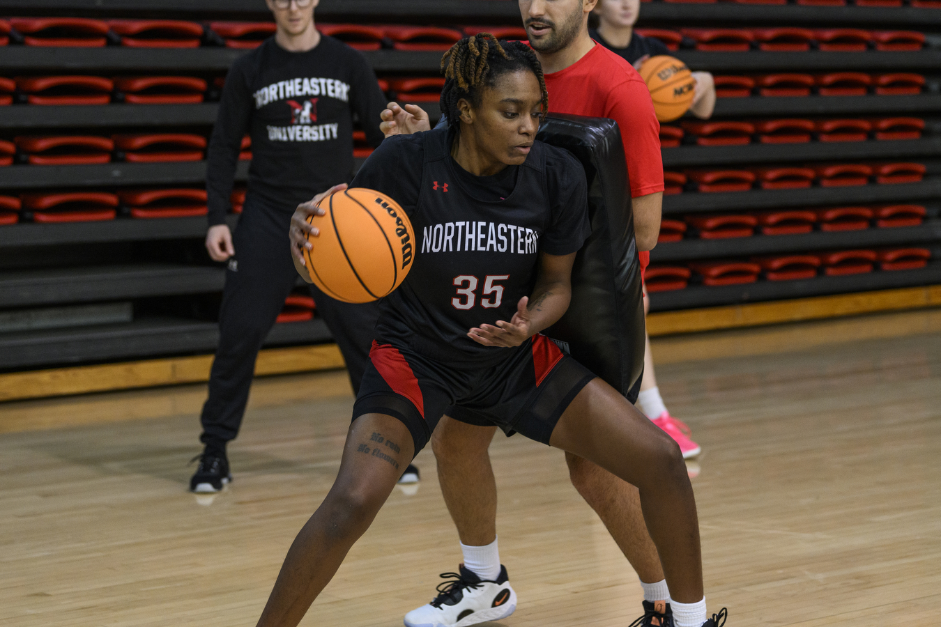 halle idowu playing basketball