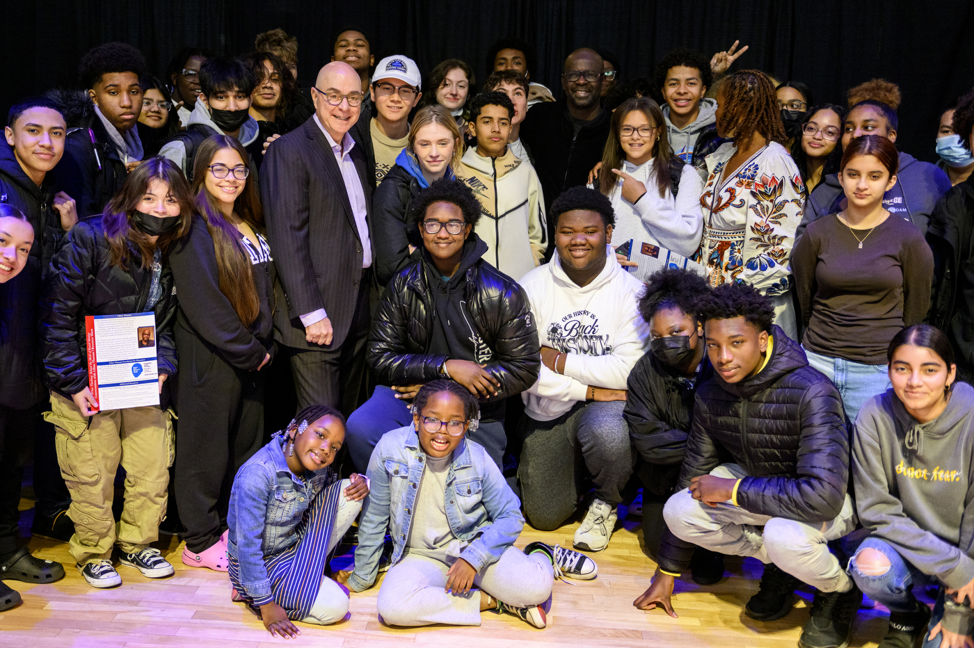 group of students posing with lilian thuran and president aoun