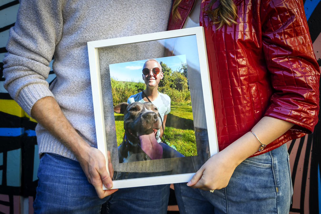 katie hemphill and chris hemphill holding a portrait of samantha hemphill 