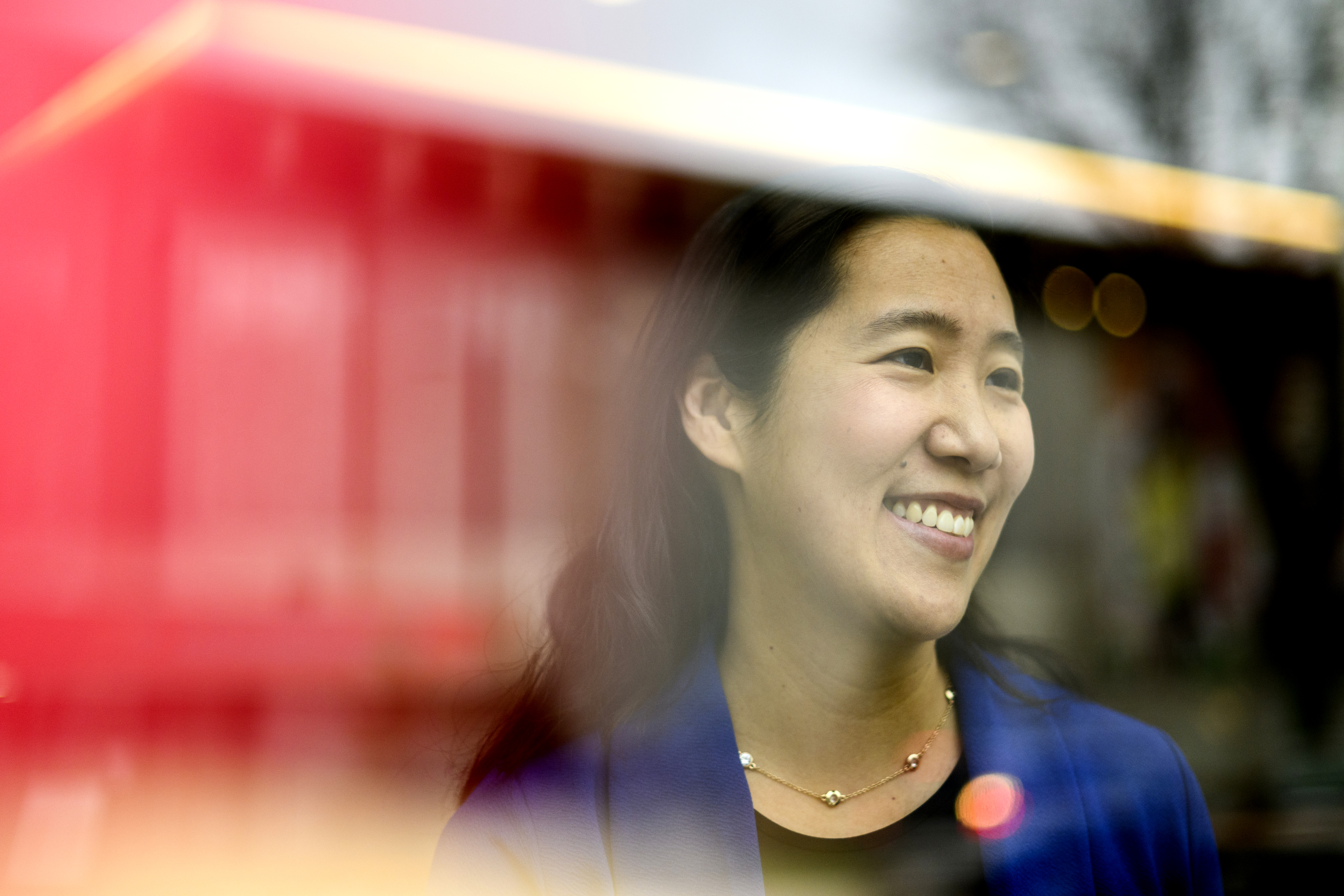 headshot of laura huang