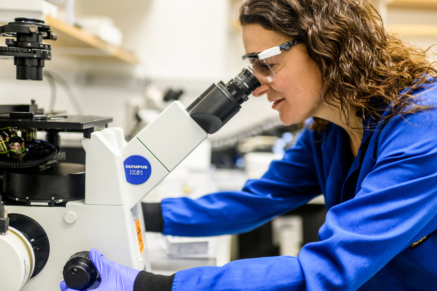 rebecca carrier looking into microscope