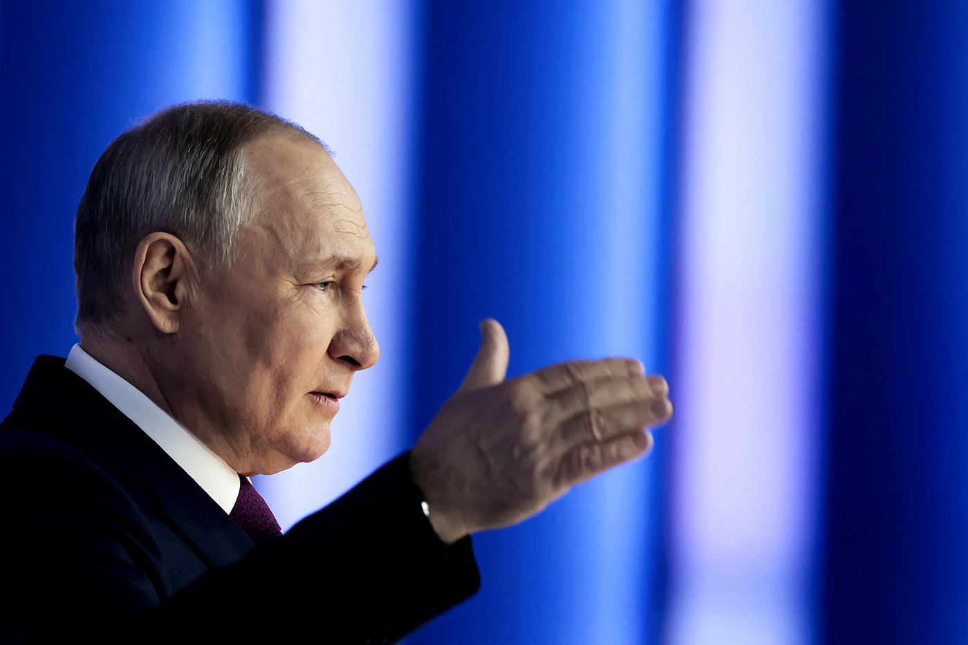 vladimir putin gesturing while speaking