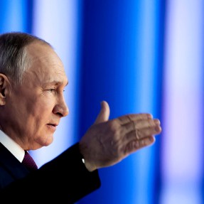 vladimir putin gesturing while speaking