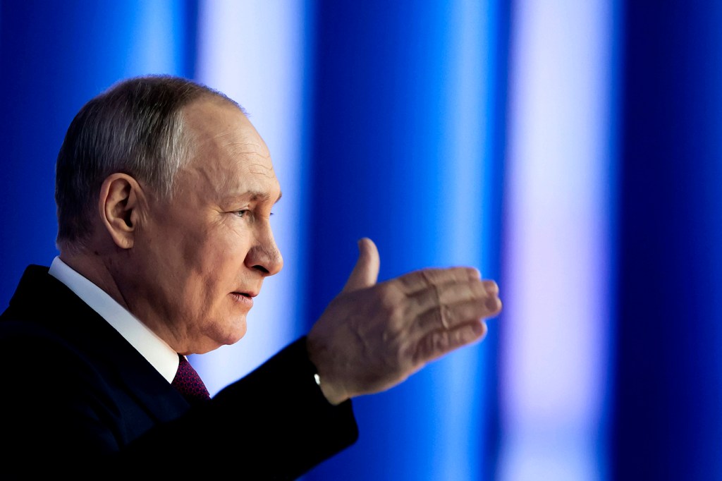 vladimir putin gesturing while speaking