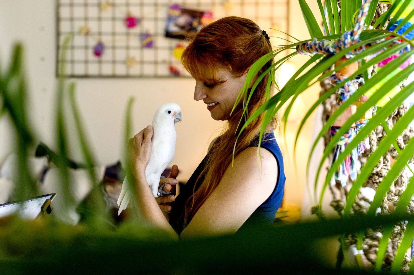 Jennifer Cunha with a white parrot. 