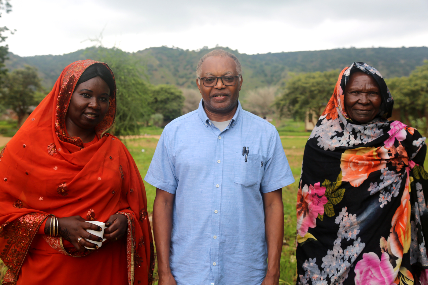 Khalid Kodi posing with Sudanese people