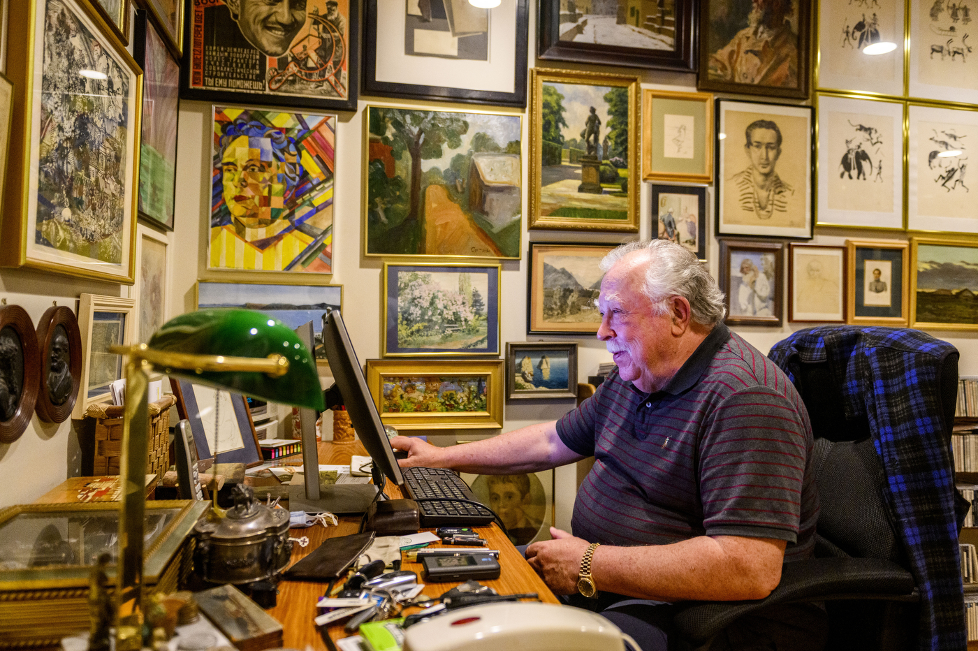 Vladimir Torchilin working at his computer on his desk