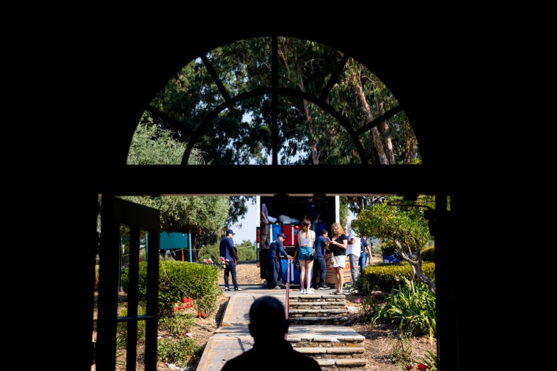 students moving into Mary Morse Hall