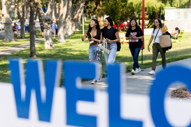 students moving in