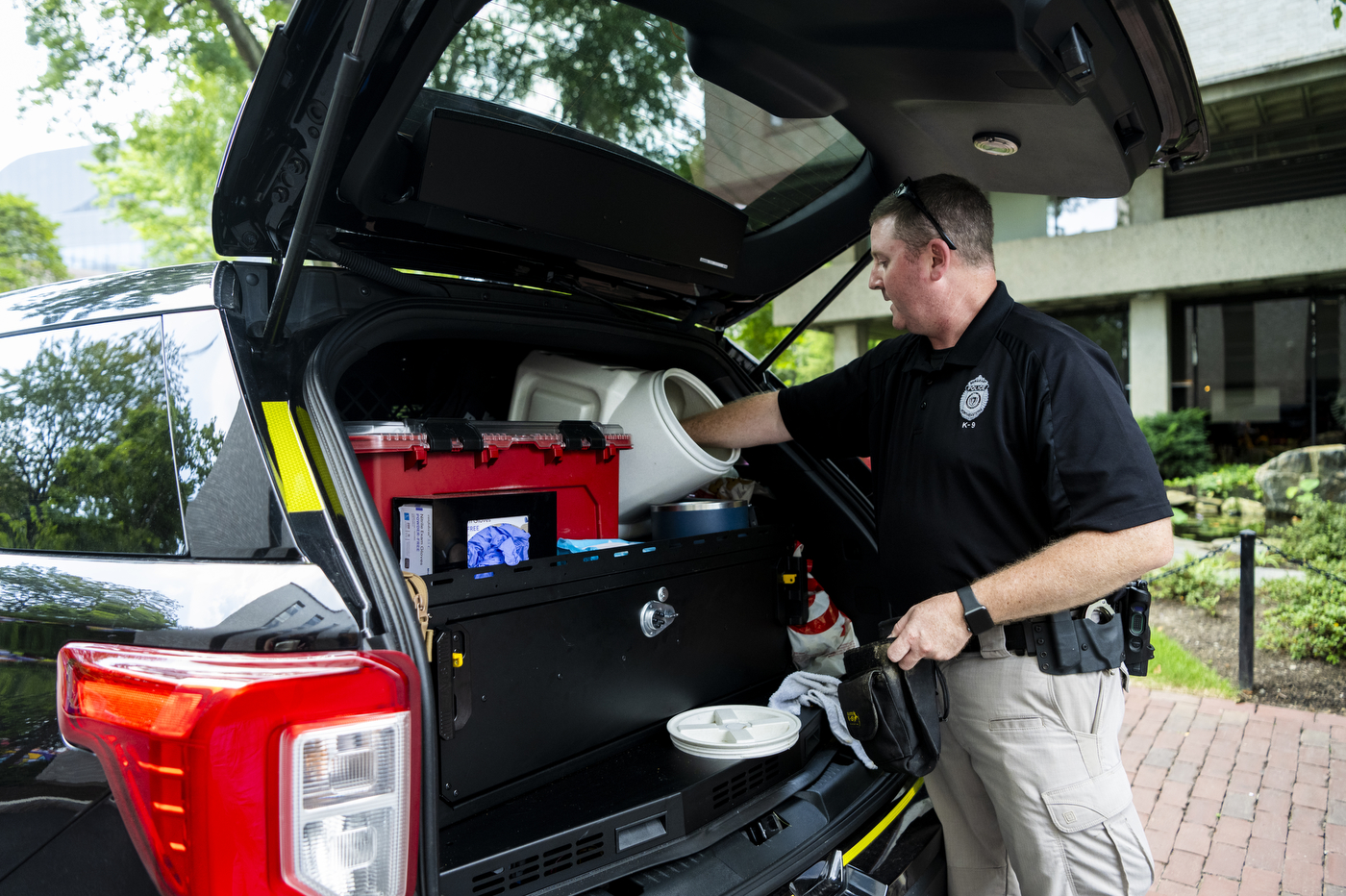 Sgt Joe Corbett preparing kibble for Sarge