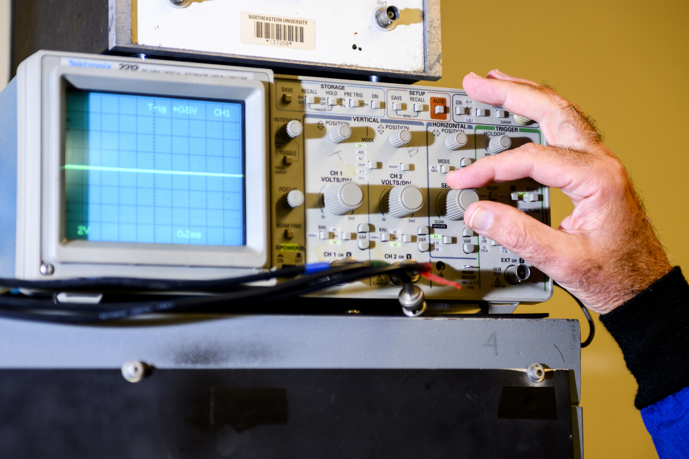 A head moves a dial on a machine.