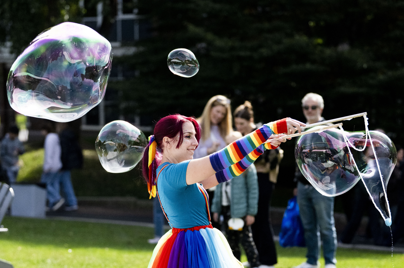 People with giant bubbles at Family and Friends weekend.