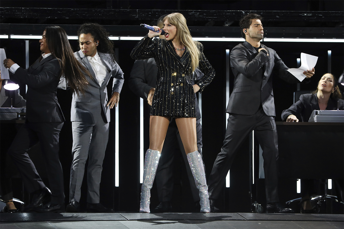 Taylor Swift performing on stage in Santa Clara, California.