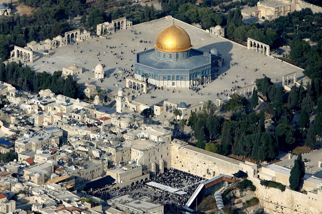 Aerial photo of worshippers gathered outside the Dome of the Rock Mosque.