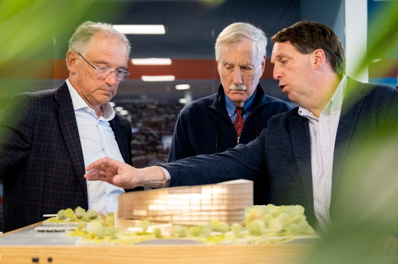 Senator Angus King looking at a 3D model at the Roux Institute.