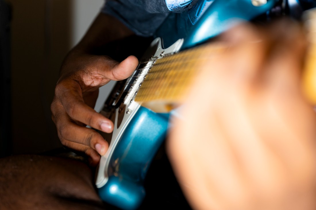 Alex Barco Machuca playing the guitar.