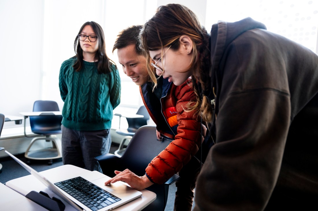 Zhi Tan working with Emily Taylor and Althea Masetti Zanini in a lab.