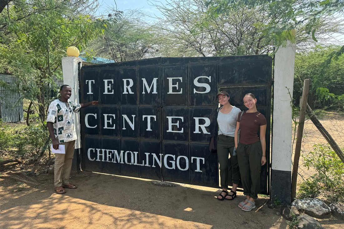 Three people posing in front a sign for the 'Termes Center Chemolingot'.