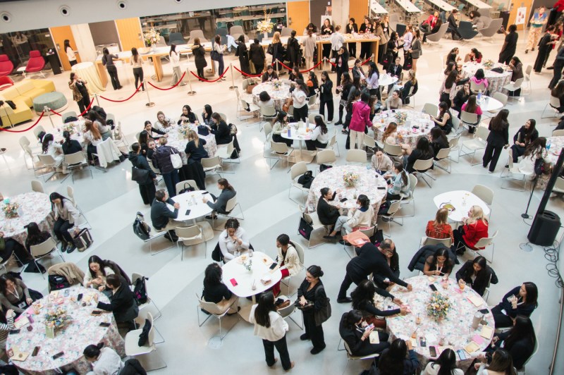 Attendees of the WISE Summit gathered around round tables in a large open room.