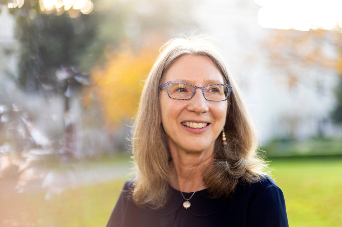 Portrait of Liz Bachen.